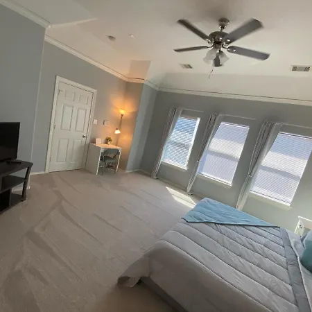 Cheerful 3 Bedroom Townhouse W/Hot Tub In Midtown-2