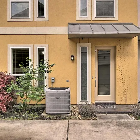Charming Houston Townhome About 5 Mi To Downtown!-2