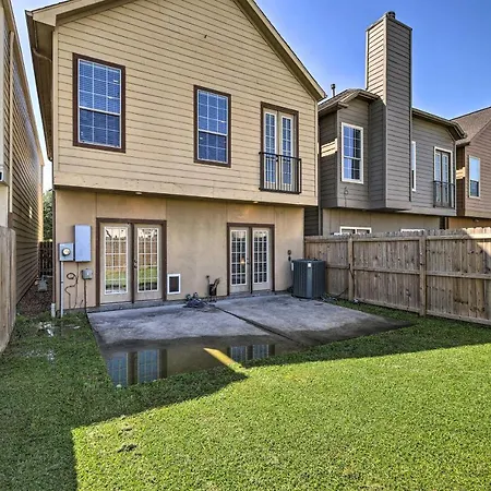 Pet-Friendly Houston Home - 3 Mi To Nrg Stadium!-3