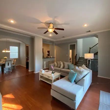 Cheerful 3 Bedroom Townhouse W/Hot Tub In Midtown-3