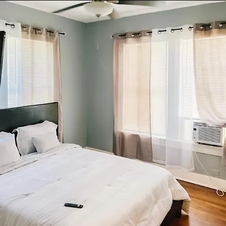 Cozy Downtown 2 Bdrm Home Near Turkey Leg Hut!!!-3
