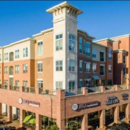 Inviting 2Br - Gym, Pool, Biz Center & Free Parking! Walk 2 Nrg Stadium! Near Med Ctr, Galleria, & Rice Village-3