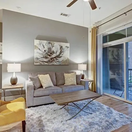 Inviting 2Br - Gym, Pool, Biz Center & Free Parking! Walk 2 Nrg Stadium! Near Med Ctr, Galleria, & Rice Village-2