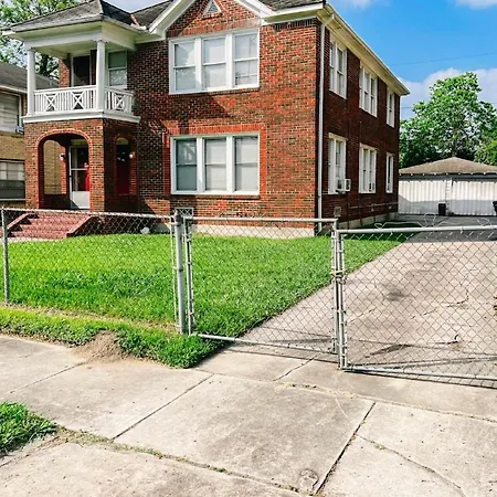 Cozy Downtown 2 Bdrm Home Near Turkey Leg Hut!!!-2