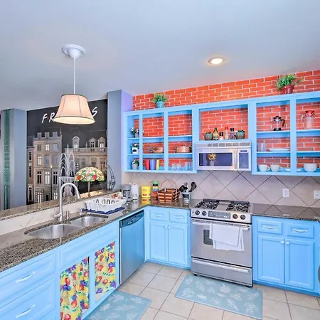 Nostalgic Friends Home In Houston Heights!-3