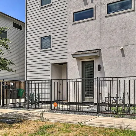 3 Mi To Daikin Park: Gated Houston Townhome-3