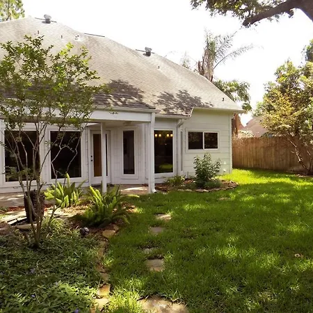 Vintage House At Southwest Houston-2