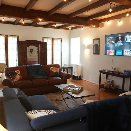 Beautiful Three Bedroom Home In Historic Riverside Terrace, Houston!-3