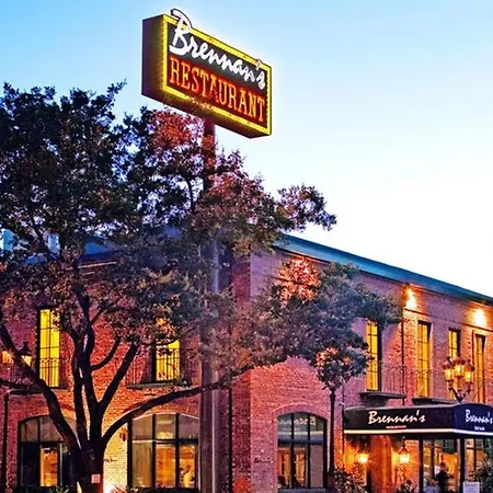 Walk To Bars And Restaurants, 2 Mi From Stadiums And Theaters, Great For Groups-2