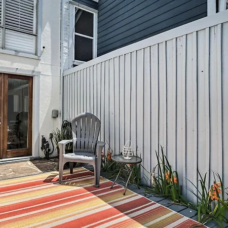 Private Pool: Charming Townhome 5 Mi To Nrg!-3