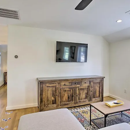 Cozy Houston Retreat With Yard About 3 Mi To Dtwn!-2