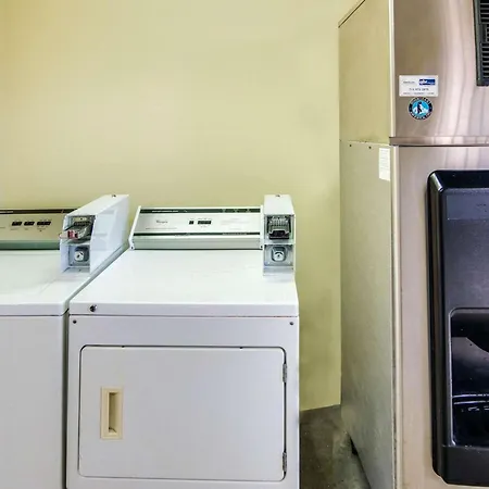 Rodeway Inn & Suites Hwy 290 Nw-2