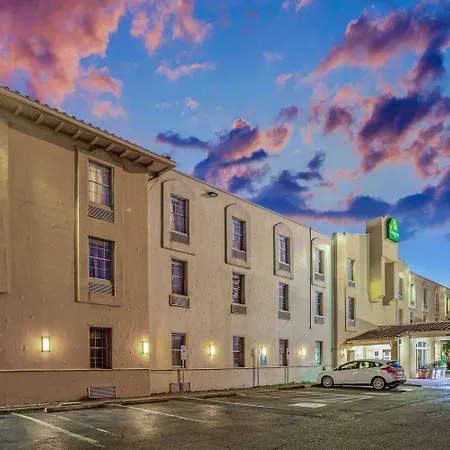 La Quinta Inn By Wyndham Houston Greenway Plaza Medical Area-2