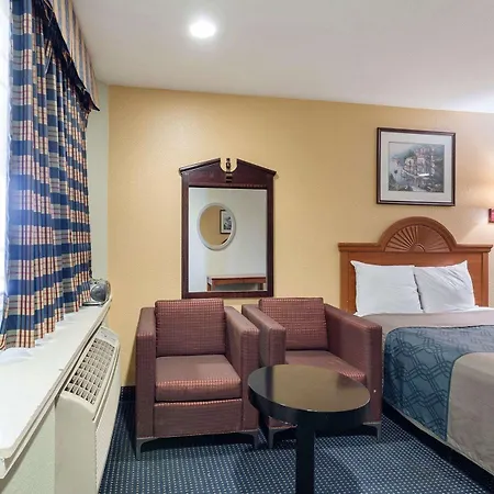 Rodeway Inn-3