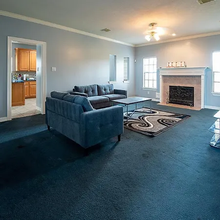 Luxurious 5 Bedrooms House In Houston-3