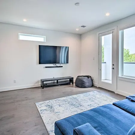 Stylish Home With Balcony Less Than 2 Mi To The Galleria!-3