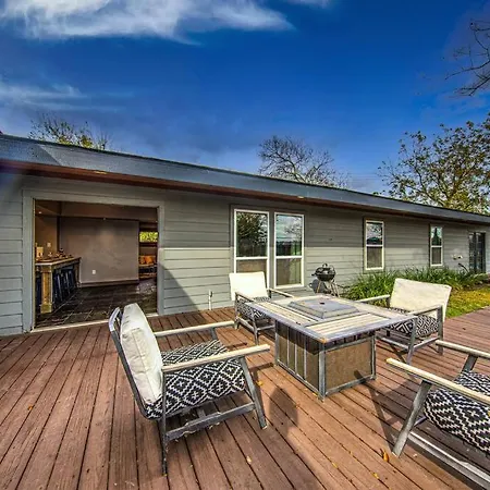 Midmodluxe Full Home Heated Pool Firepit Near Galleria, Med Center, Nrg Sleeps 16-2