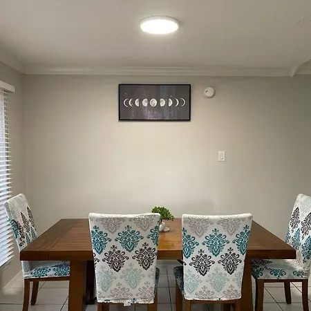 Cheerful & Comfy, Fireplace, Backyard, Parking-3