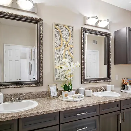 Galleria Oversized 1 Bed/ 1 Bath-2