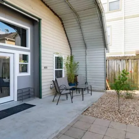 Industrial Chic Barndominium W/ High Ceilings-3