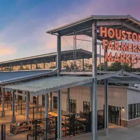 Industrial Chic Barndominium W/ High Ceilings-2
