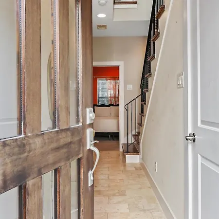 Stay In Style - Mins To Downtown - 5 Beds With Balcony-3