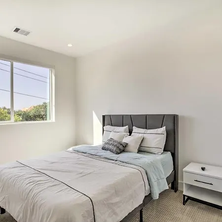 Newly-Built Luxury Galleria Area Townhome!-2
