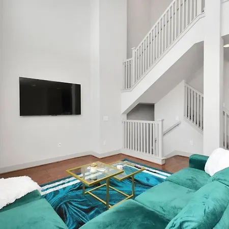 Majestic 3 Story Townhome W/ Pool/Garage/King Bed-3