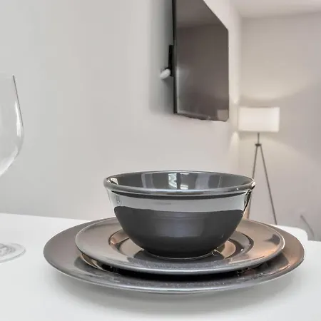 Modern 2 Bedroom Apt In Montrose, Self Check-In-3