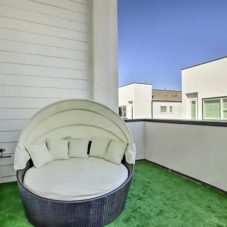 Newly-Built Luxury Galleria Area Townhome!-3