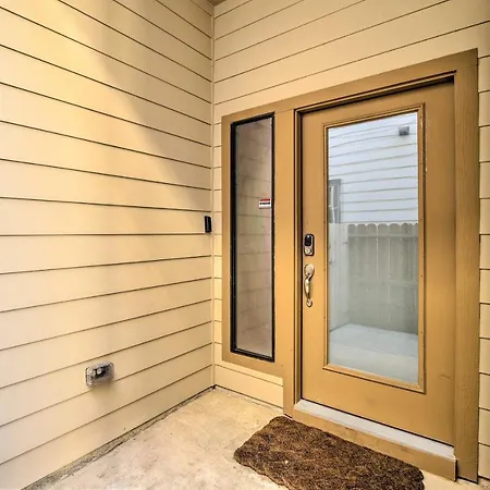 Modern Houston Townhome - 3 Mi To Downtown!-2