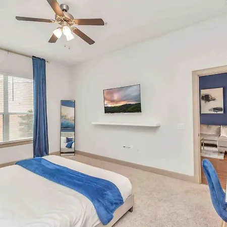 Luxury 2 Bedroom Houston Sweet With Pool In Med Center-3