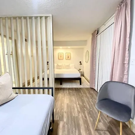 Main Suiteking Bedselfcheckin1Stfloornrg-3
