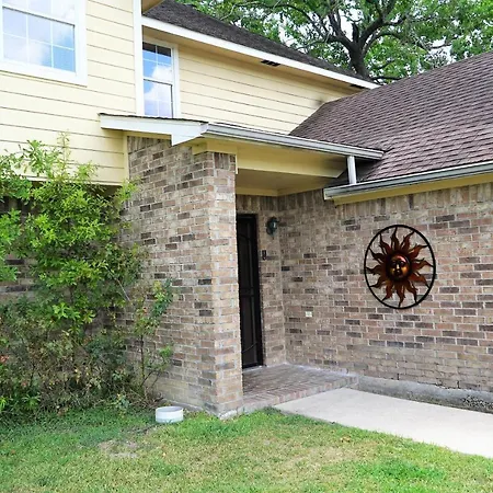 Pershing House - Your Perfect Houston Hideaway! Home-2