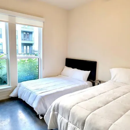 Contemporary 2/2 Near Downtown W/View-2