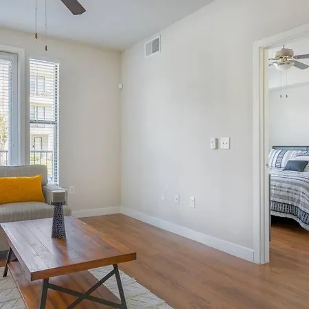 Modern 1 Bedroom Suite + Comfy King Bed + Pool + Gym-3