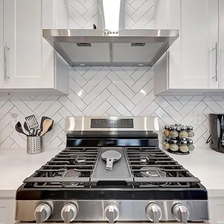Relax Central In Houston, 10 Mins To Galleria, Work-Cation, 4 Bdrms, 3 Baths-2