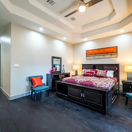 Luxurious 5Br Home Sleeps-14-2