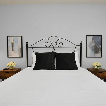 Early Green Home Sleeps 6 Yard King Suite-3