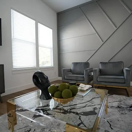 Pet Friendly Stylish 4 Bedroom Home Close To All-2
