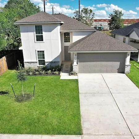 Med Ctr Villa-Built In 22. 3Br+Office/Gym!-3
