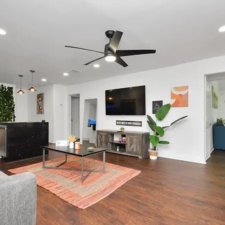 Hidden Gem Safari Home W/ Backyard Near Midtown-2