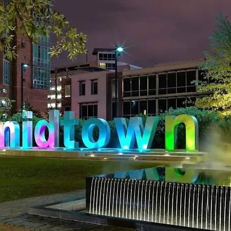 Cozy 1 Bedrm Unit/Modern -Midtown W/ Amenities-2