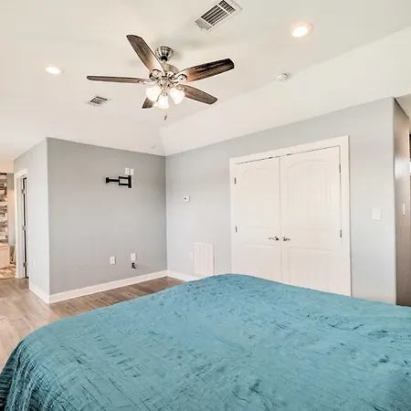 Beachfront Houston Home On San Jacinto River!-2