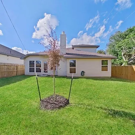 Med Ctr Villa-Built In 22. 3Br+Office/Gym!-3