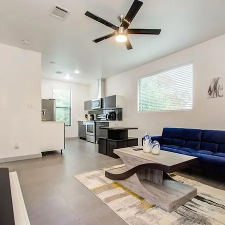 Modern 2 Bedroom 2 Bathroom Near Downtown Houston-2