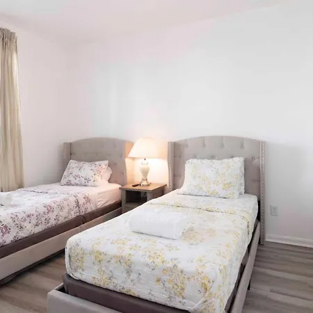 Beautiful 3-Bedroom Townhome In East Downtown Htx-2