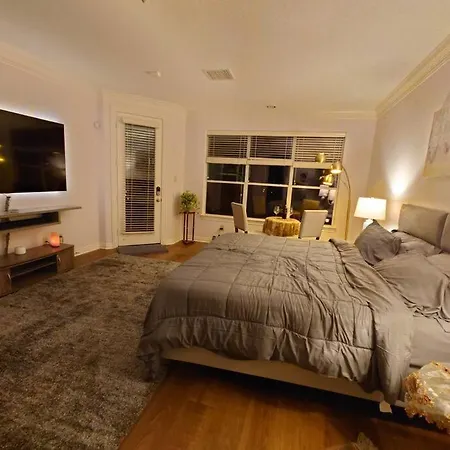 Luxury House/1 Bedroom/1.5 Pvt Master Bathroom-2