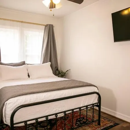 Bungalow Bella - All Suites Near Main Attractions-3