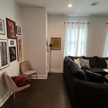 Modern Two Bedroom House / Gated-Parking Downtown-2